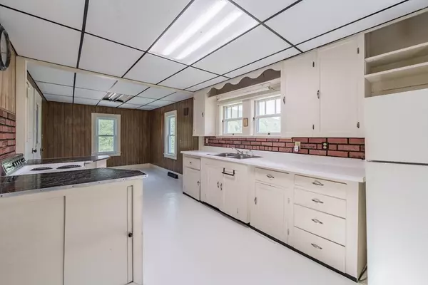 Cummington, MA 01026,609 Berkshire Trail