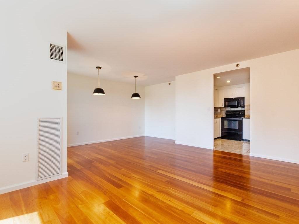 Cambridge, MA 02142,10 Rogers St #804