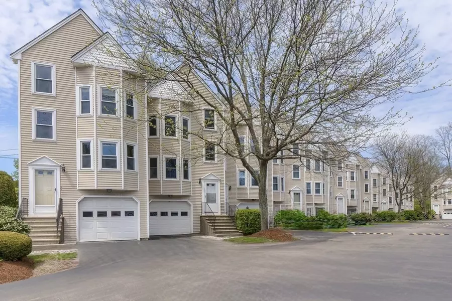 1541 Middlesex St #2, Lowell, MA 01851