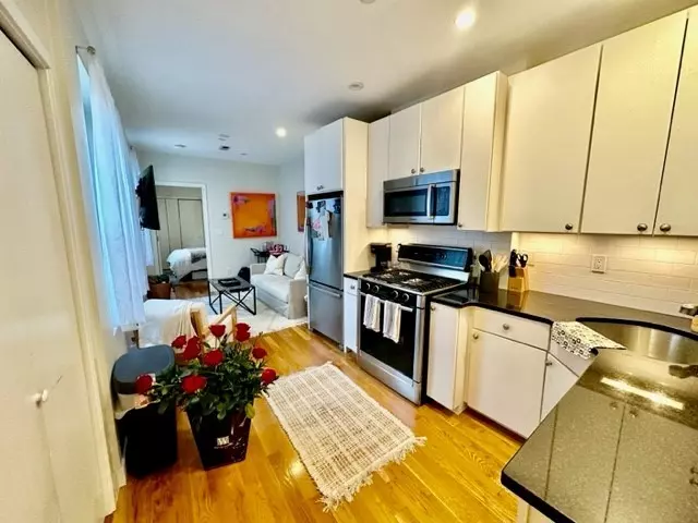 419 Hanover #7, Boston, MA 02113