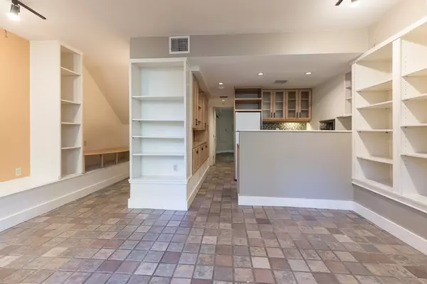Boston, MA 02118,75 Chandler Street #B