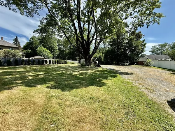 Greenfield, MA 01301,52 Silver Street