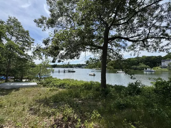 Falmouth, MA 02536,285 Edgewater Dr W