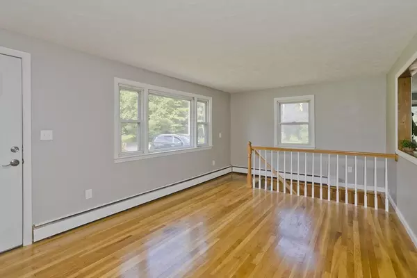 Southwick, MA 01077,33 S Longyard Rd