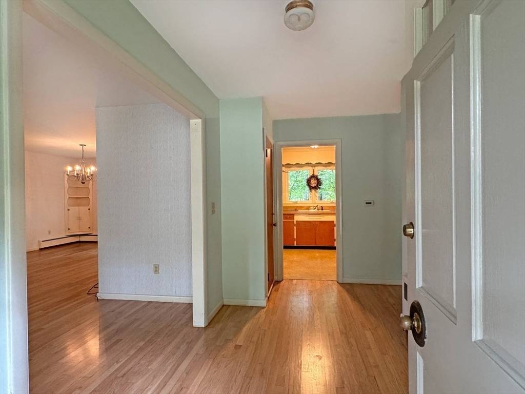 Greenfield, MA 01301,56 Country Club Rd