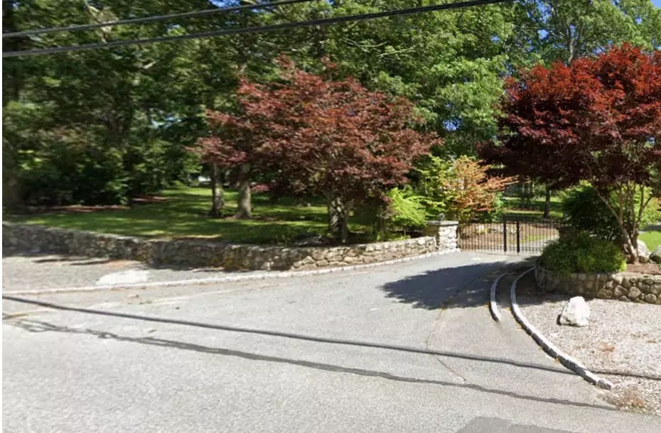 Dartmouth, MA 02747,565 Highland Ave
