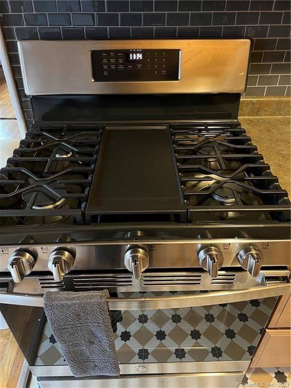 Agawam, MA 01001,139 Regency Park Dr #139