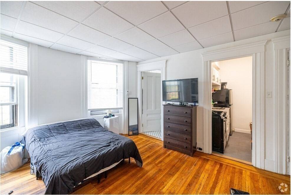 Boston, MA 02114,109 Charles St #3