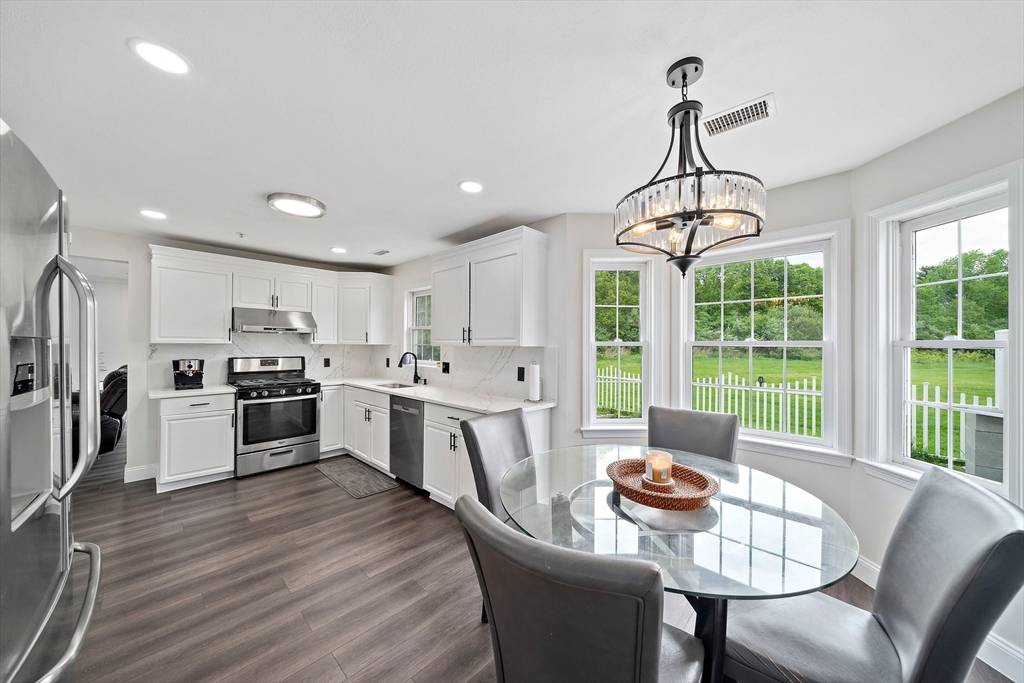 Walpole, MA 02081,158 Clear Pond Dr #158