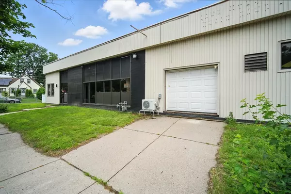 Springfield, MA 01104,218-226 Saint James Blvd