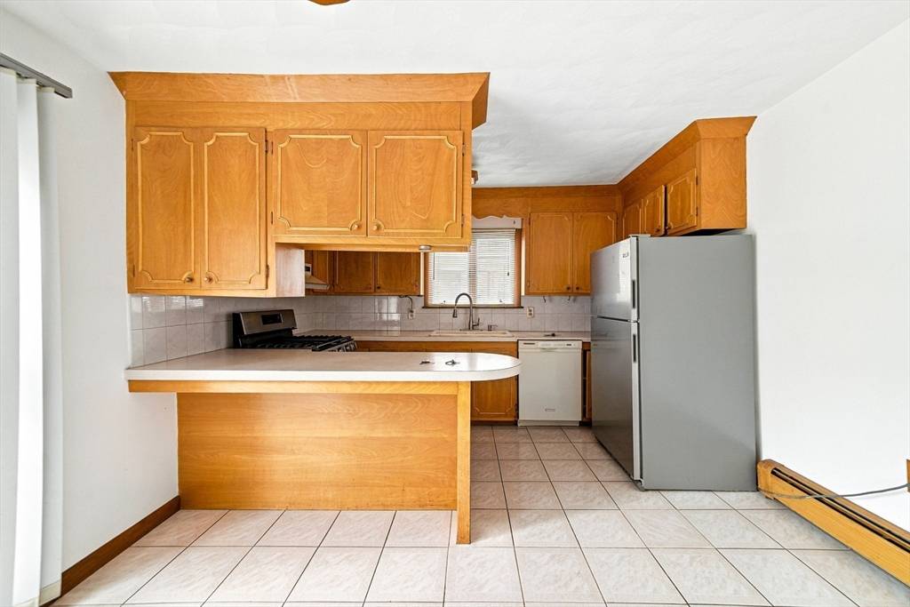Taunton, MA 02780,8 Bradford St #1