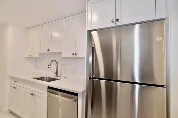 Brookline, MA 02446,72 Longwood Ave #72