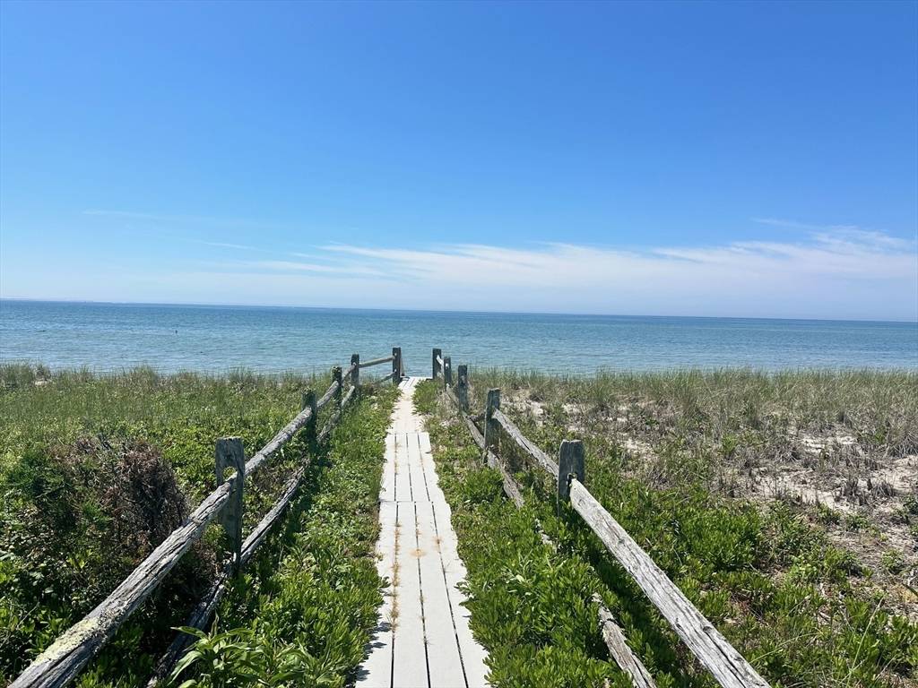 Chatham, MA 02633,17 Bucks Ln