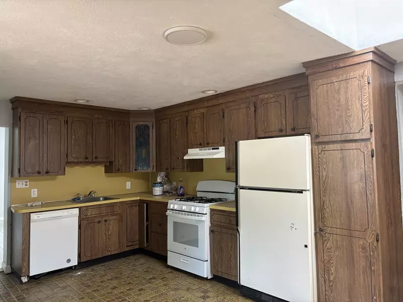 172 Pleasant St #1, Watertown, MA 02472