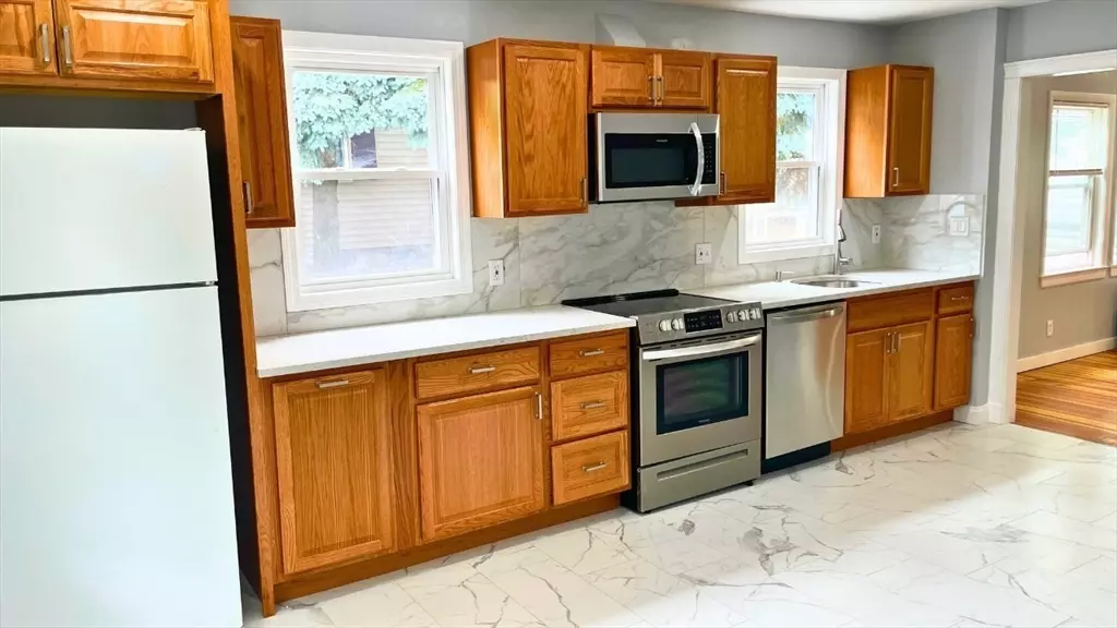 25 Hazel St #1, Salem, MA 01970