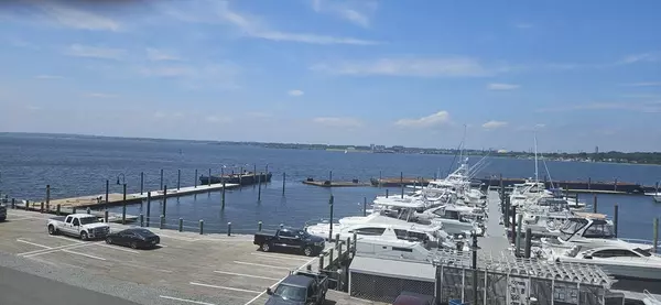 Fall River, MA 02721,700 Shore Drive #513