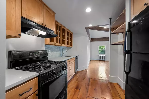 Marblehead, MA 01945,1 Green St #5