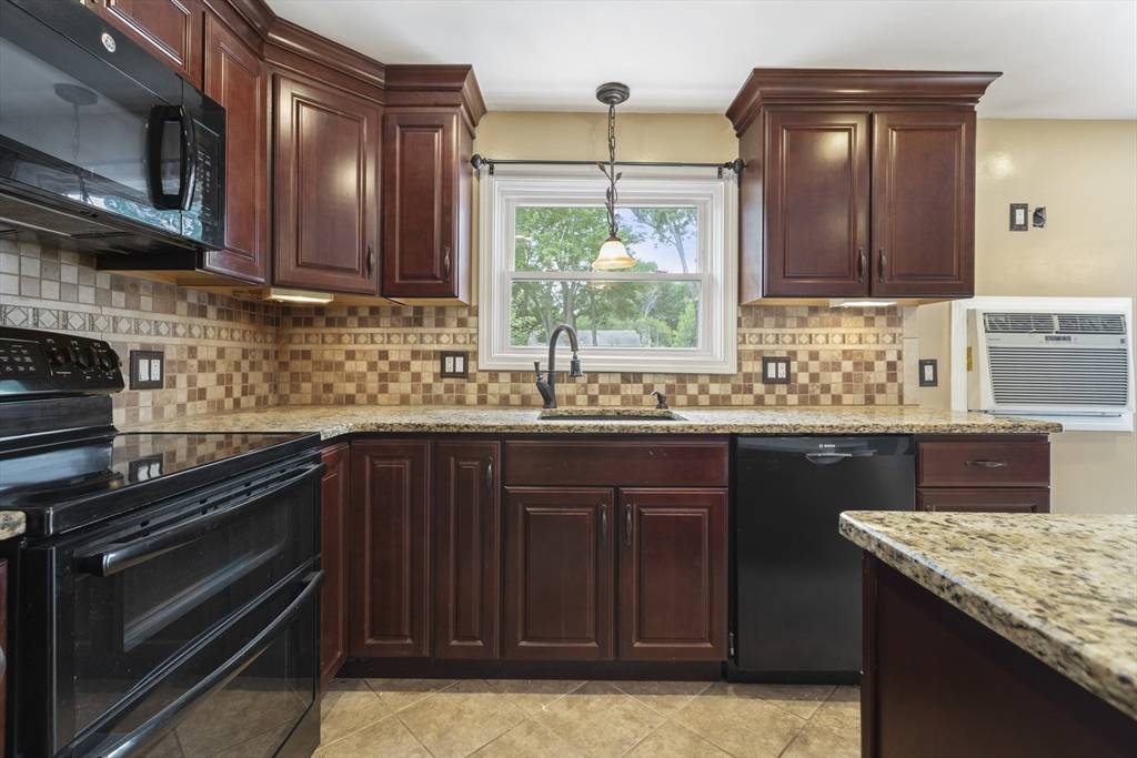 Taunton, MA 02780,20 1/2 Bliss St #1