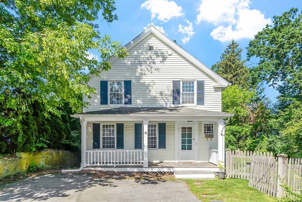 9 Maple Ct, Andover, MA 01810