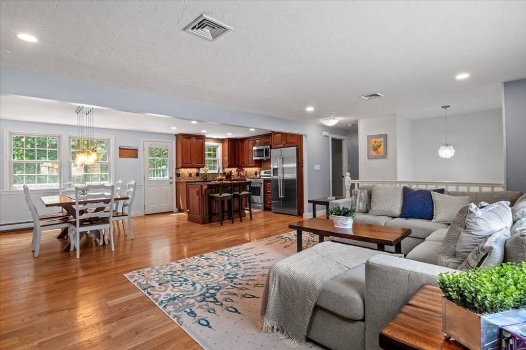 Natick, MA 01760,25 Hearthstone Cir