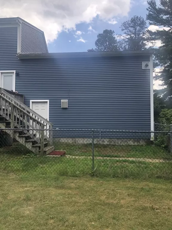 Berkley, MA 02779,7 Eric Dr