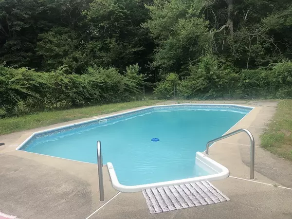 Berkley, MA 02779,7 Eric Dr