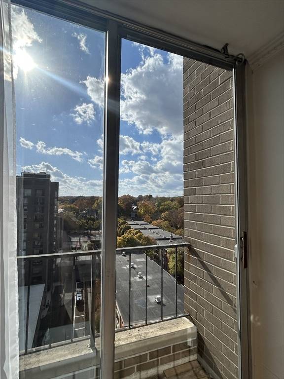 Brookline, MA 02445,44 Washington St. #1204