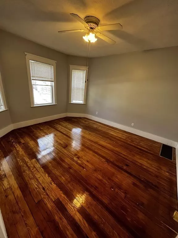Malden, MA 02148,155 Essex #3