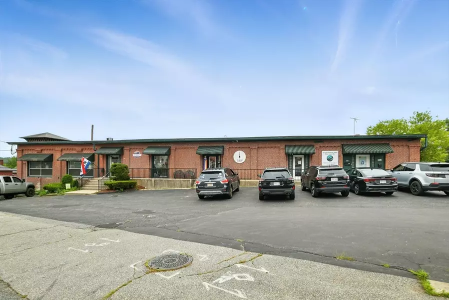 100 Central St, Southbridge, MA 01550