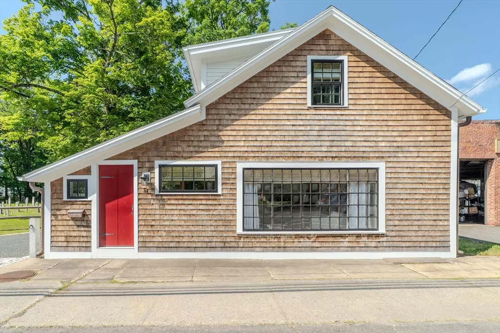 Deerfield, MA 01373,14 Sugarloaf St
