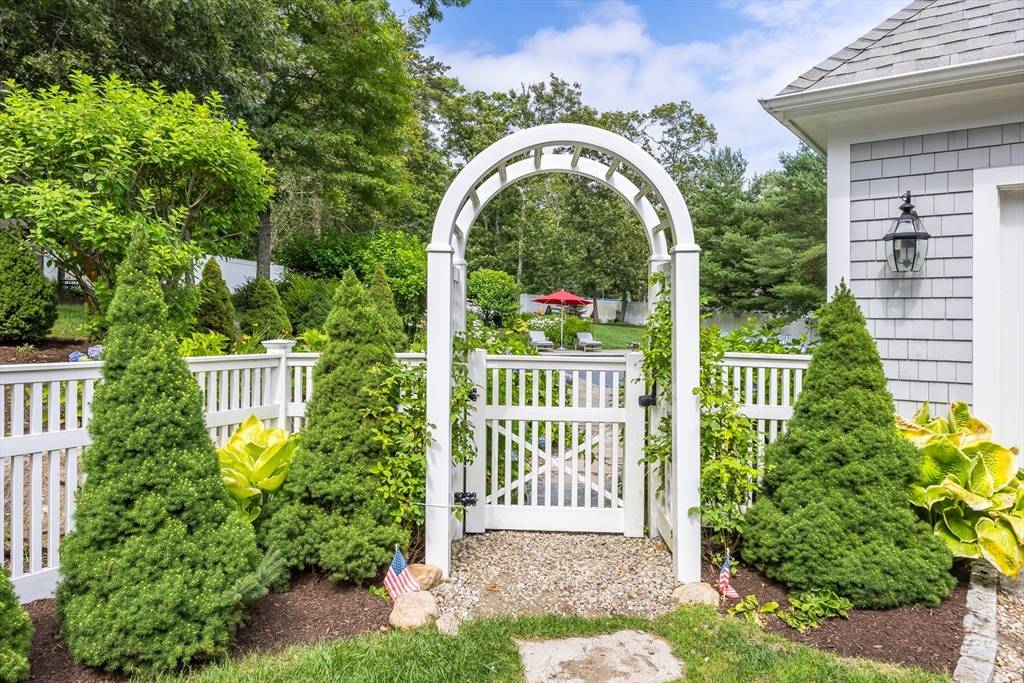 Barnstable, MA 02632,41 Lakeview Drive
