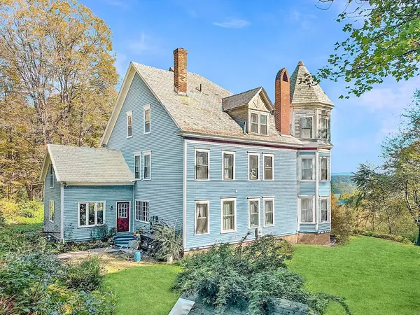 10 Old Albany Rd, Deerfield, MA 01342