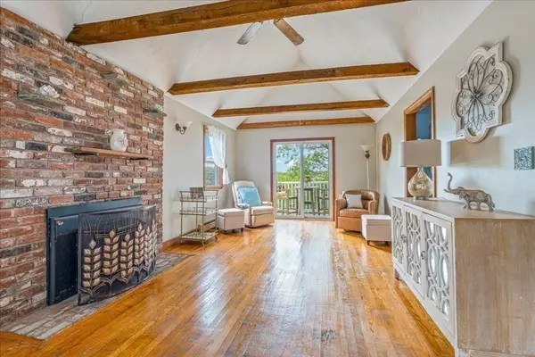 Bourne, MA 02562,20 Brady Rd