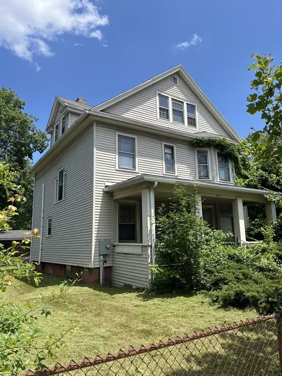 305 Dickinson St, Springfield, MA 01108