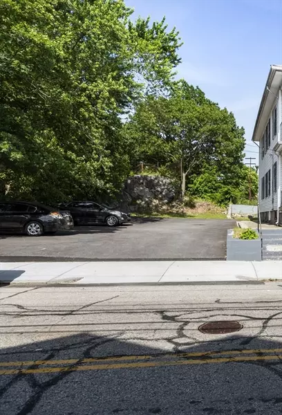 35 Mount Pleasant Ave, Providence, RI 02908