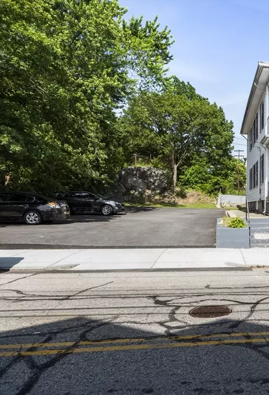 35 Mount Pleasant Ave, Providence, RI 02908