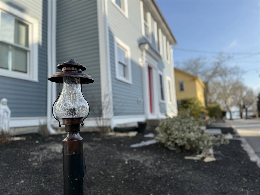 Fairhaven, MA 02719,15 Cherry St #A