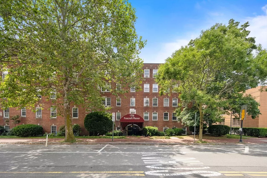 Cambridge, MA 02139,1716 Cambridge St #27