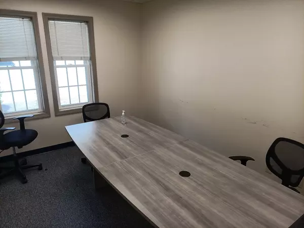 Sturbridge, MA 01566,128 Main Street #4