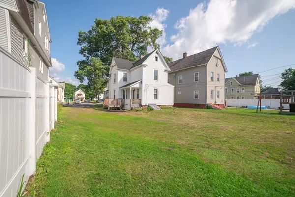 661 Carew St, Springfield, MA 01104