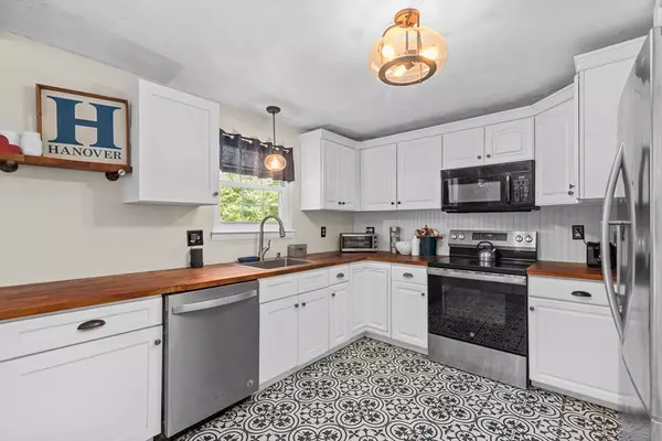 Hanover, MA 02339,19 Brewster Ln