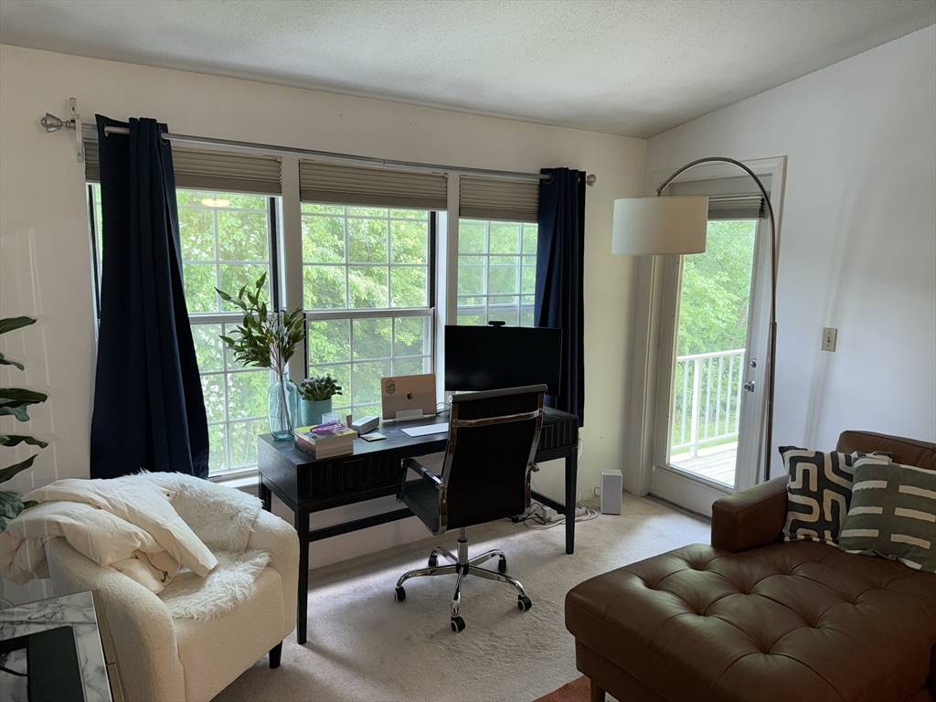 Natick, MA 01760,2 Squire Ct #8