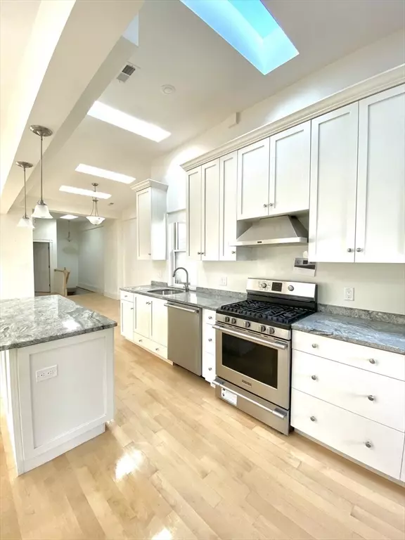 Somerville, MA 02144,24 Hall St #2