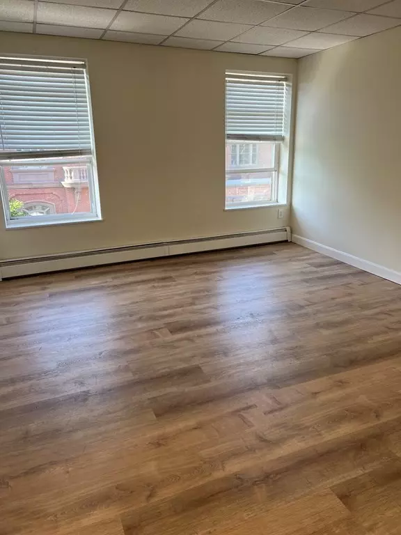 Salem, MA 01970,131 Essex Street #32