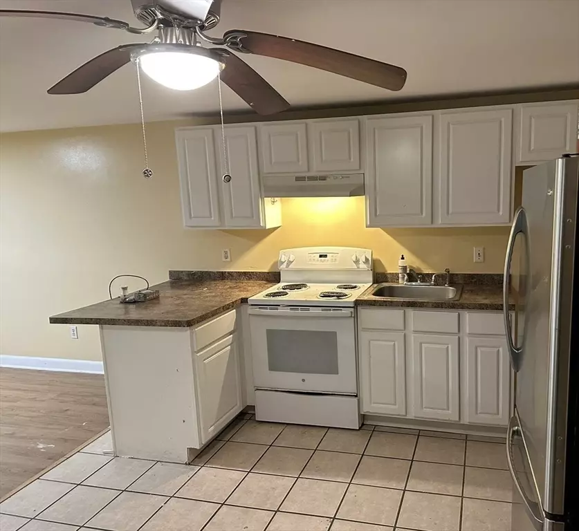 Methuen, MA 01844,71 Mystic St #4