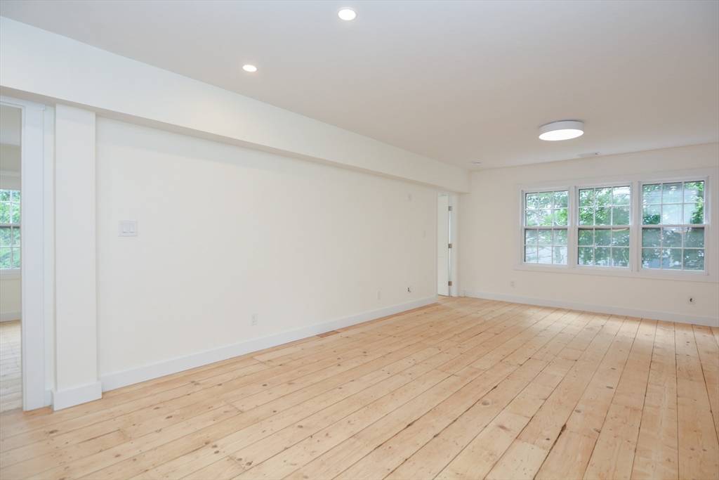 Marblehead, MA 01945,9 State St. #6
