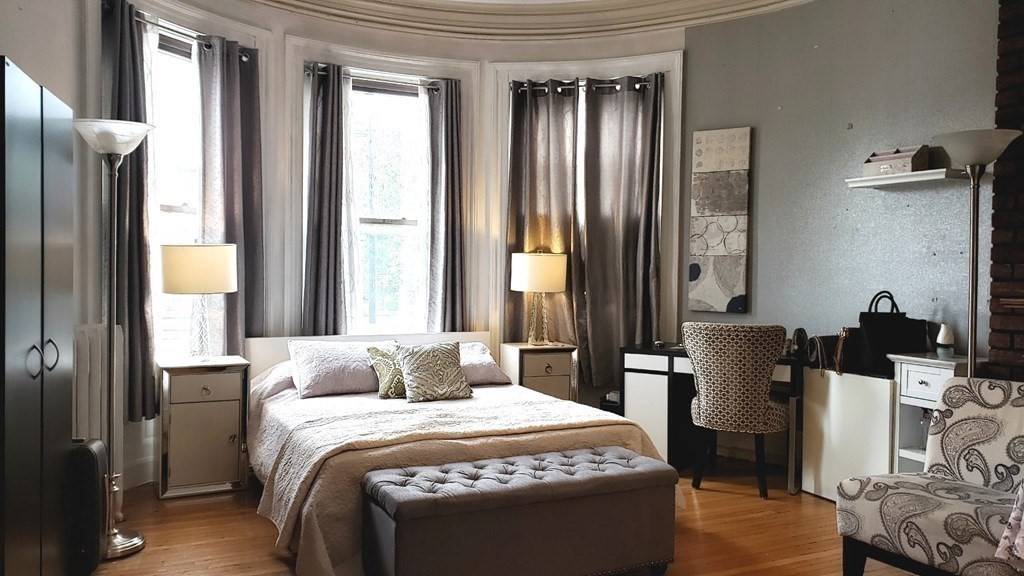 Boston, MA 02215,924 Beacon Street #1