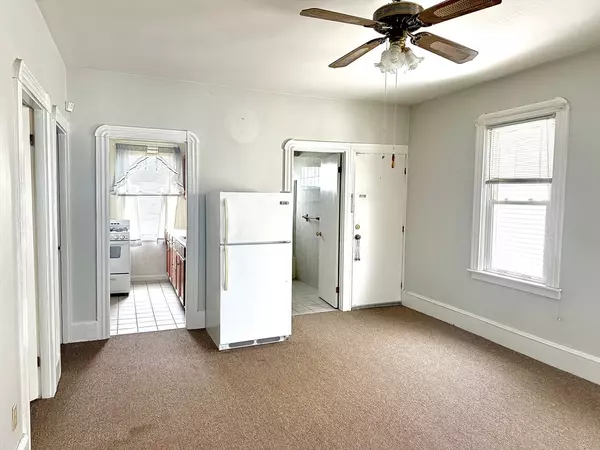 New Bedford, MA 02746,87 Hathaway St #3