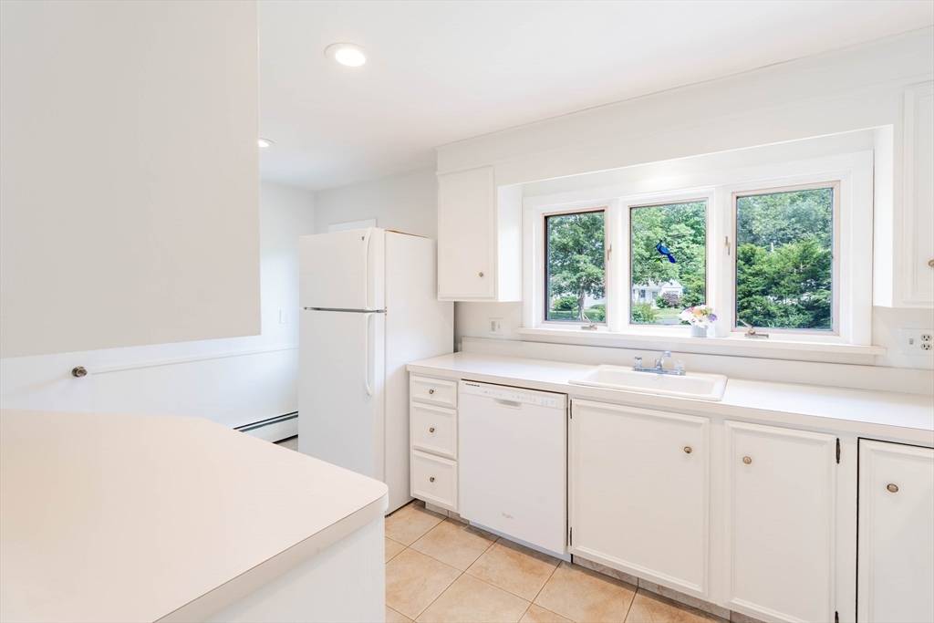 Agawam, MA 01001,62 Clematis Rd