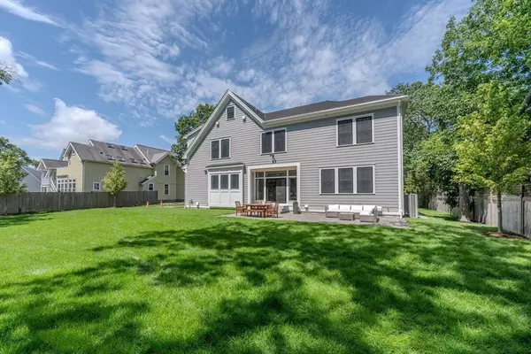 Newton, MA 02466,276 Lexington Street